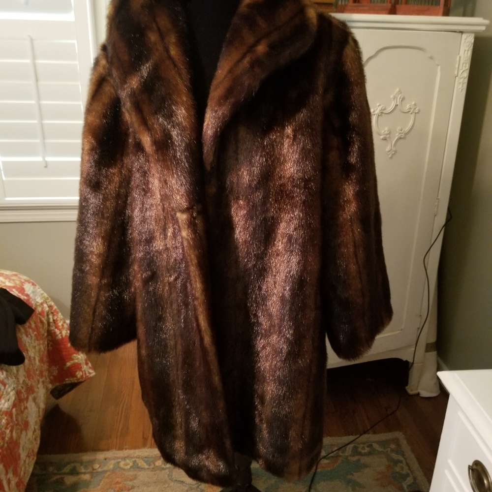 Terry Lewis Classic Luxuries faux fur coat Sz Large